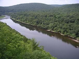 A Hawk's Nest view of the Delaware River.