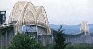 Photo shows a long, undulating combination arch and beam bridge.